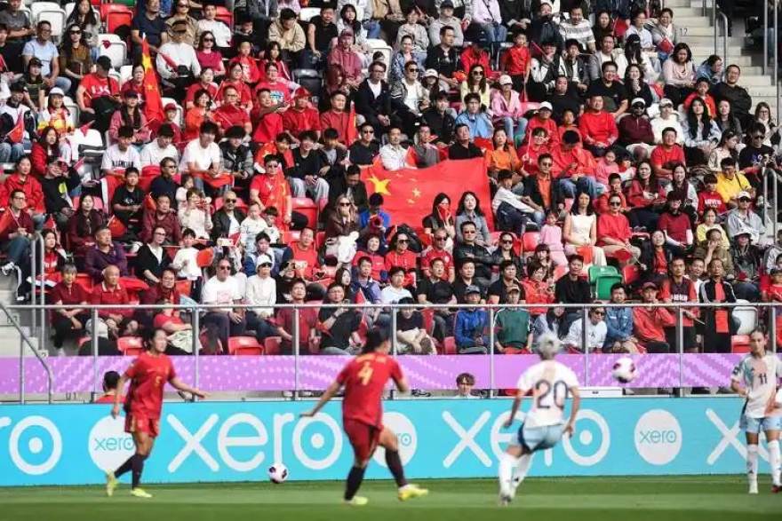英超中游球队崛起观察：高位压迫与阵容深度如何改写竞争格局
